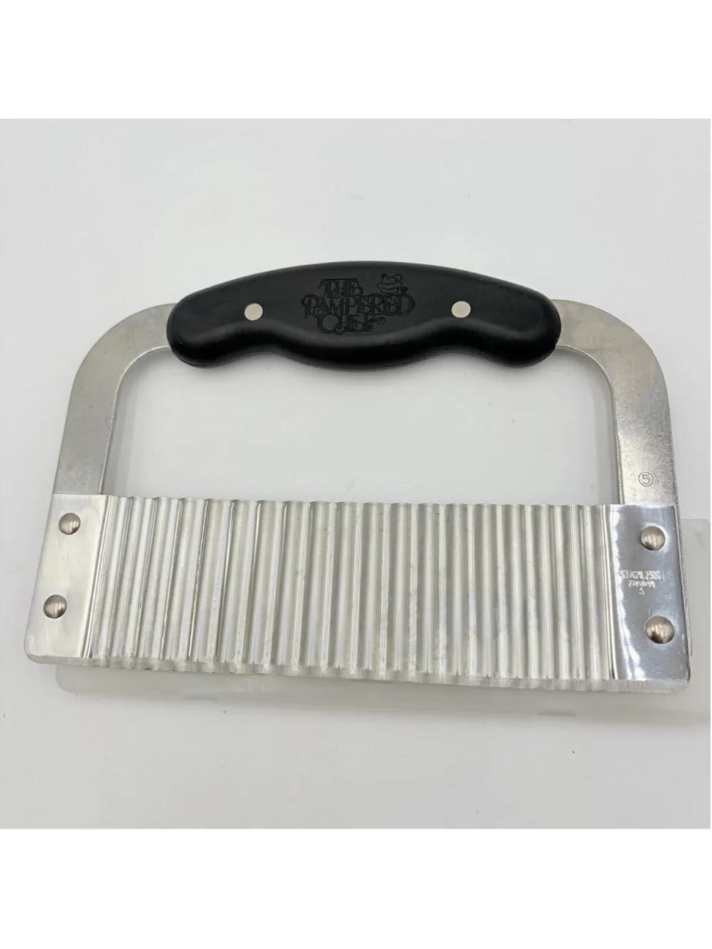 THE PAMPERED CHEF Wavy Chopper/Scraper/Dough/Pastry Cutter Stainless Steel Black